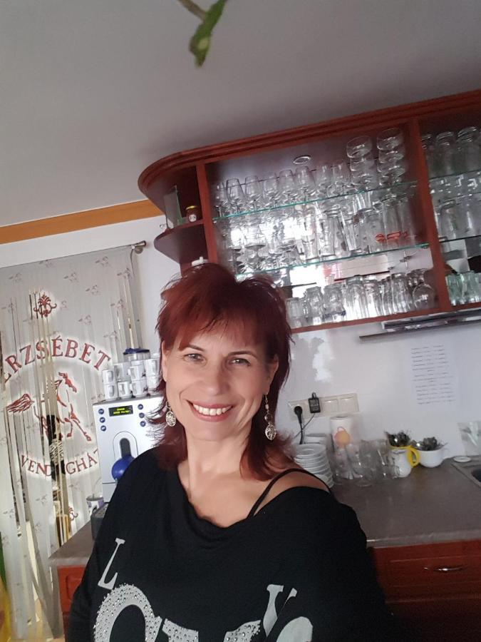 Erzsebet Vendeghaz *