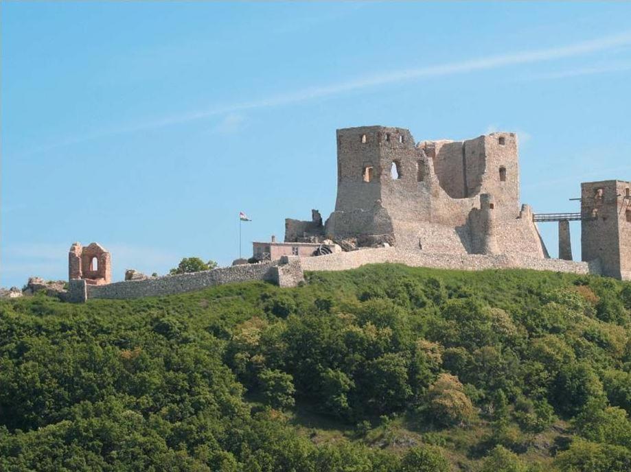 Erzsebet Vendeghaz Apartment Csesznek