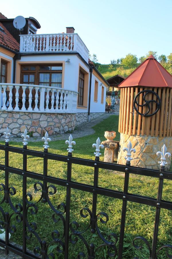 Erzsebet Vendeghaz * Csesznek
